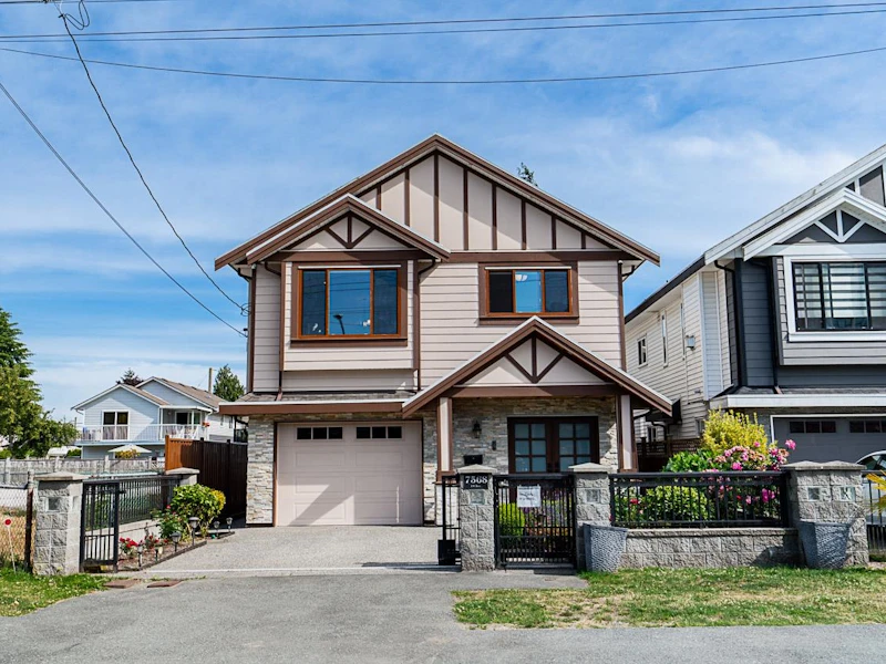 7568 19th Avenue, Burnaby BC V3N 1E6
