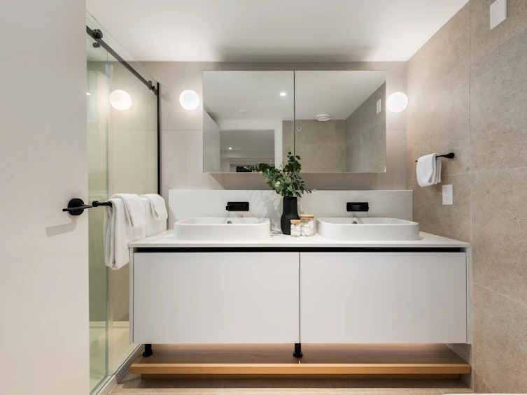 242-475 W 28th Avenue, Vancouver, BC, V5Y 0P2 - 2