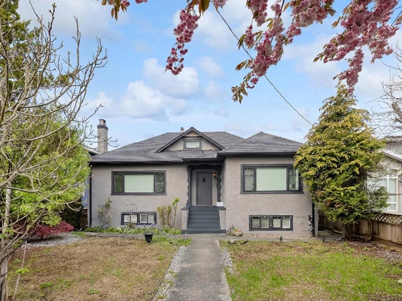 6895 Curtis Street, Burnaby BC V5B 2B2
