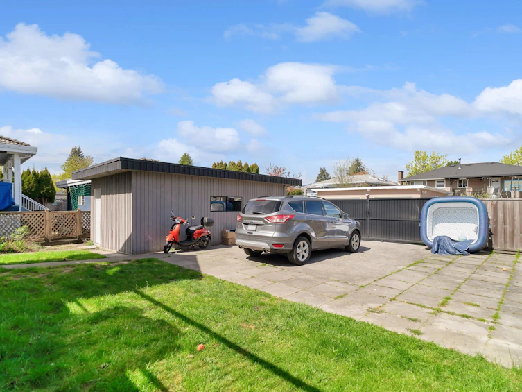 6895 Curtis Street, Burnaby, BC, V5B 2B2 - 5