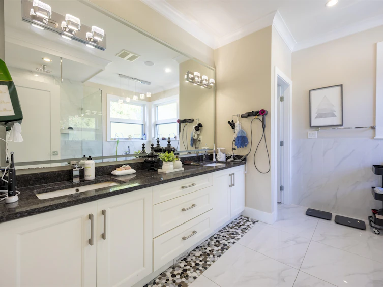 3056 Lazy A Street, Coquitlam, BC, V3C 3N7 - 22