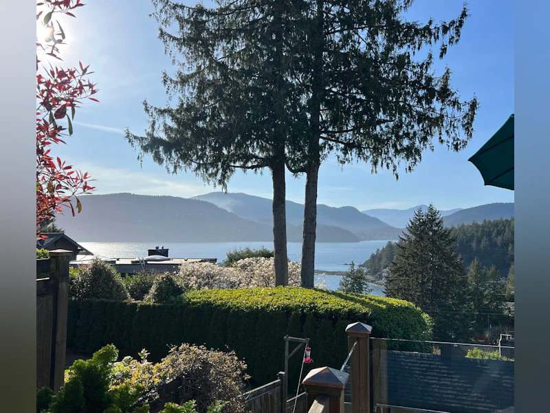 6245 Nelson Avenue, West Vancouver BC V7W 2A2