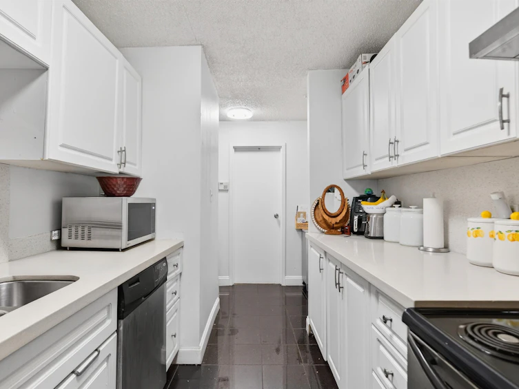 101-9644 134 Street, Surrey, BC, V3T 5M3 - 9