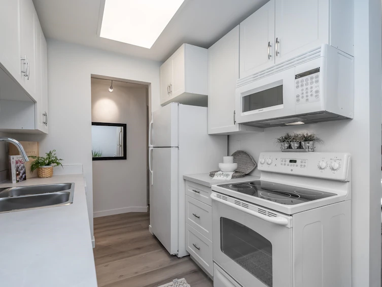 110-15020 North Bluff Road, Surrey, BC, V4B 5A4 - 11