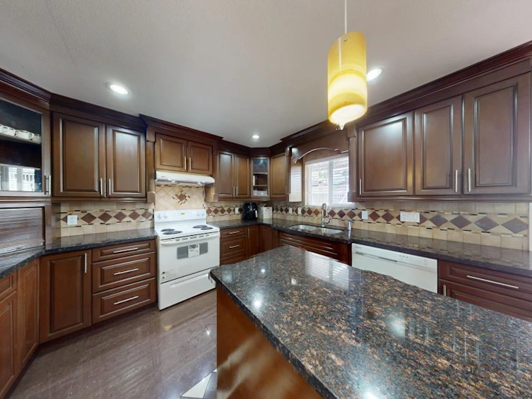 7563 Cariboo Road, Burnaby, BC, V3N 4X2 - 12