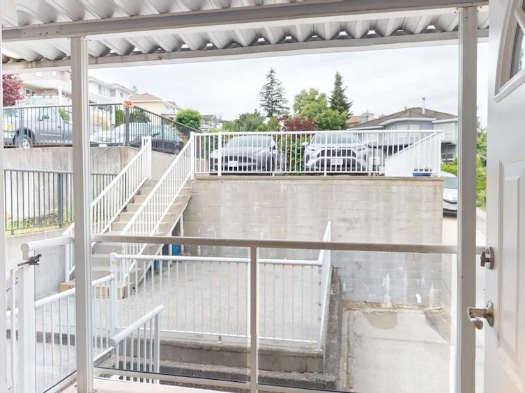7563 Cariboo Road, Burnaby, BC, V3N 4X2 - 38