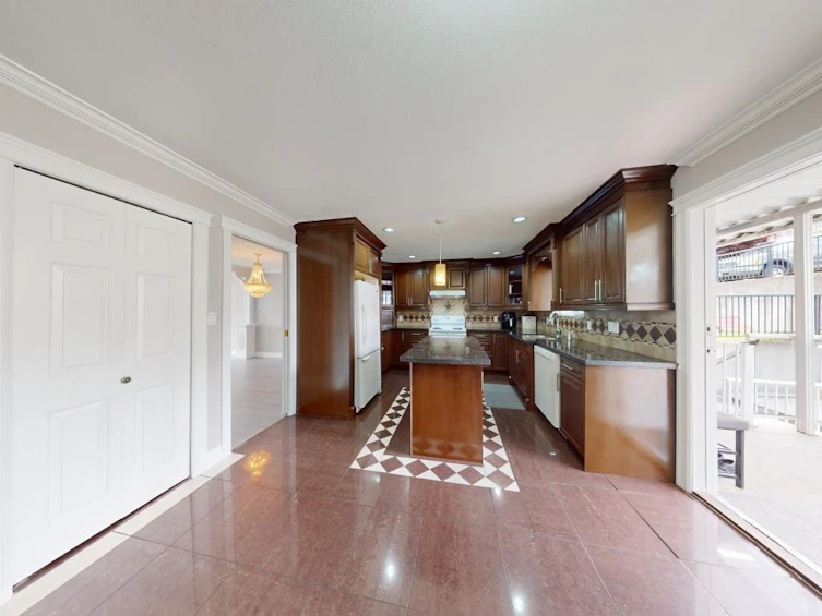 7563 Cariboo Road, Burnaby, BC, V3N 4X2 - 11
