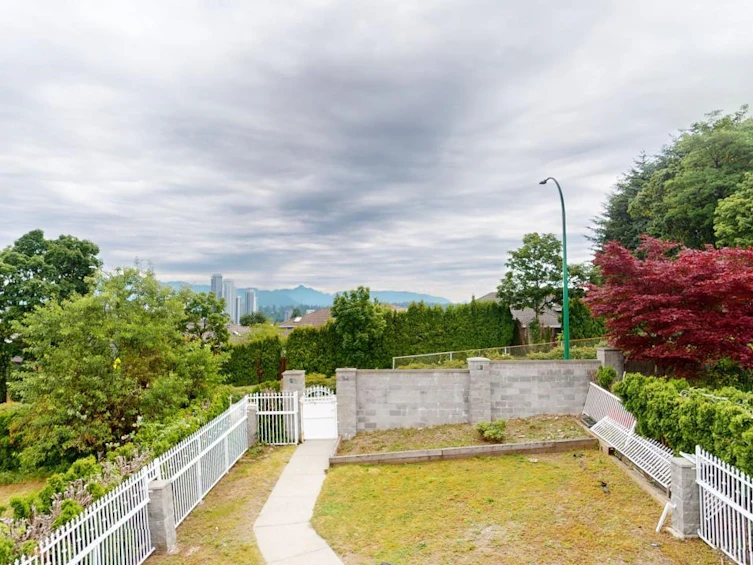 7563 Cariboo Road, Burnaby, BC, V3N 4X2 - 36