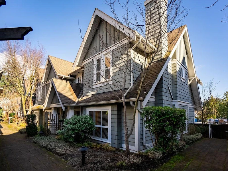 9 - 2688 Mountain Highway, North Vancouver BC V7J 2N5