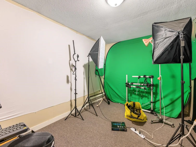 1032 E 49th Avenue, Vancouver, BC, V5W 2H8 - 13