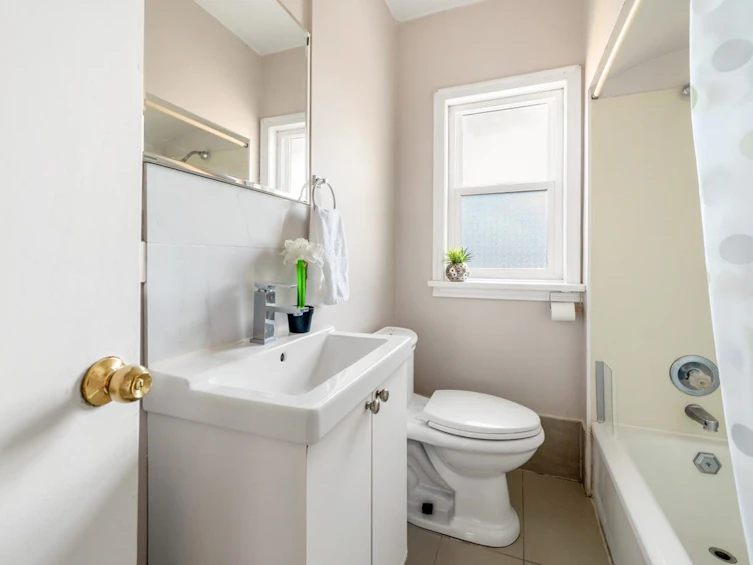 1032 E 49th Avenue, Vancouver, BC, V5W 2H8 - 9