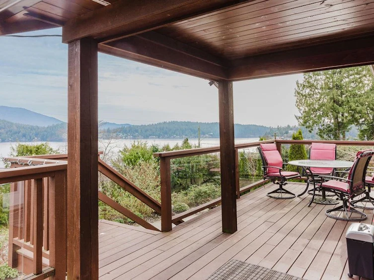 591 Gibsons Way, Gibsons, BC, V0N 1V9 - 2