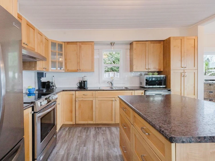 591 Gibsons Way, Gibsons, BC, V0N 1V9 - 18