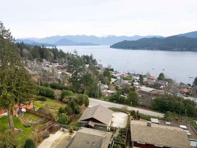 591 Gibsons Way, Gibsons, BC, V0N 1V9 - 5
