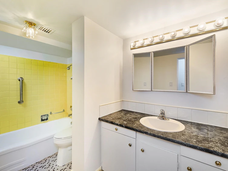 302-1315 Cardero Street, Vancouver, BC, V6G 2J2 - 17