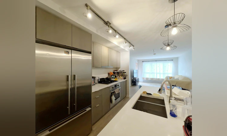 208-5555 Dunbar Street