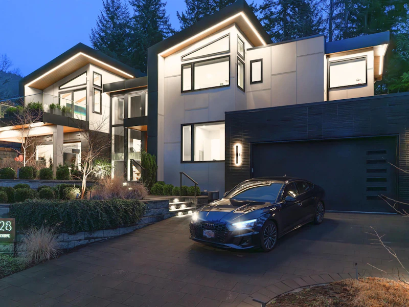 4528 Skyline Drive, North Vancouver BC V7R 3H1