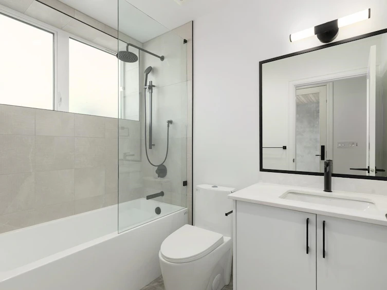 853 E 19th Avenue, Vancouver, BC, V5V 1K6 - 14