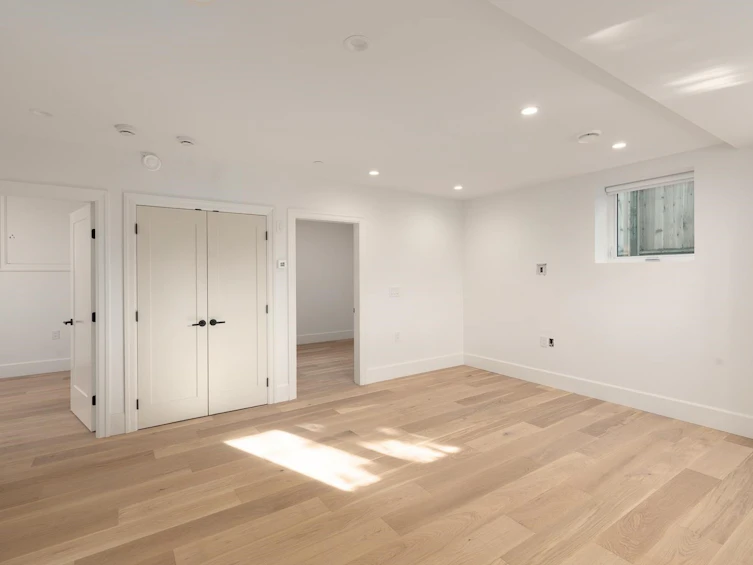 853 E 19th Avenue, Vancouver, BC, V5V 1K6 - 3
