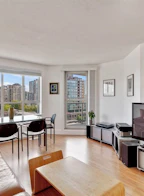 1001 3455 Ascot Place