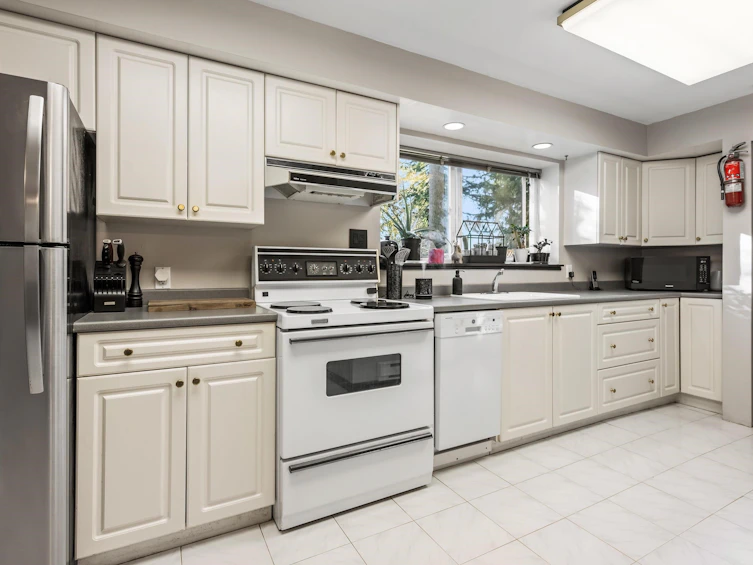 2560 Haversley Avenue, Coquitlam, BC, V3J 1W5 - 27