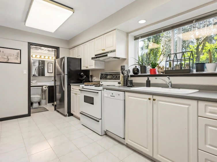 2560 Haversley Avenue, Coquitlam, BC, V3J 1W5 - 26