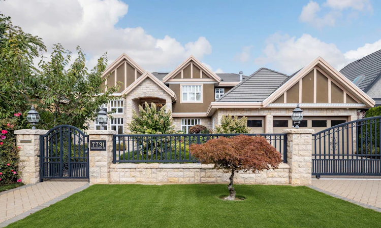 7791 Sunnymede Crescent