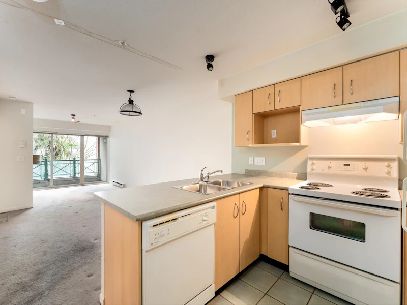218 - 332 Lonsdale Avenue, North Vancouver BC V7M 3M5