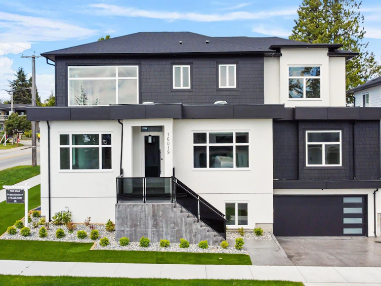 16019 9a Avenue, Surrey, BC, V4A 4W5