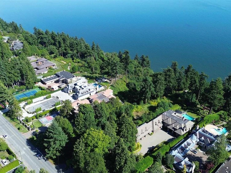 13752 Marine Drive, Surrey, BC, V4A 1A4 - 13