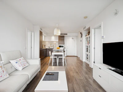 1110-5233 Gilbert Road - 5
