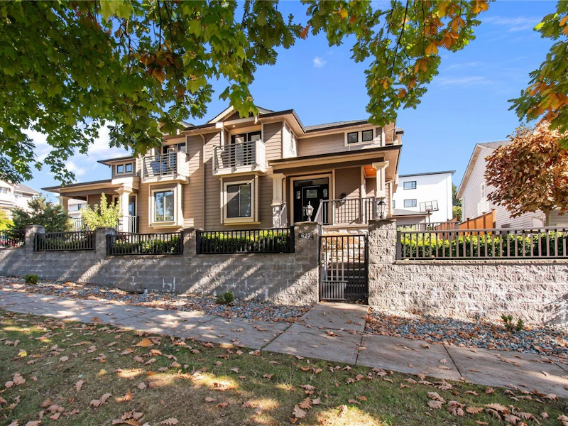 627 Thirteenth Street, New Westminster BC V3M 4M3