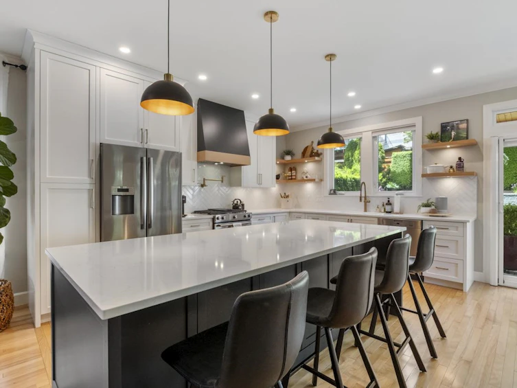 835 Kent Street, Surrey, BC, V4B 1C7