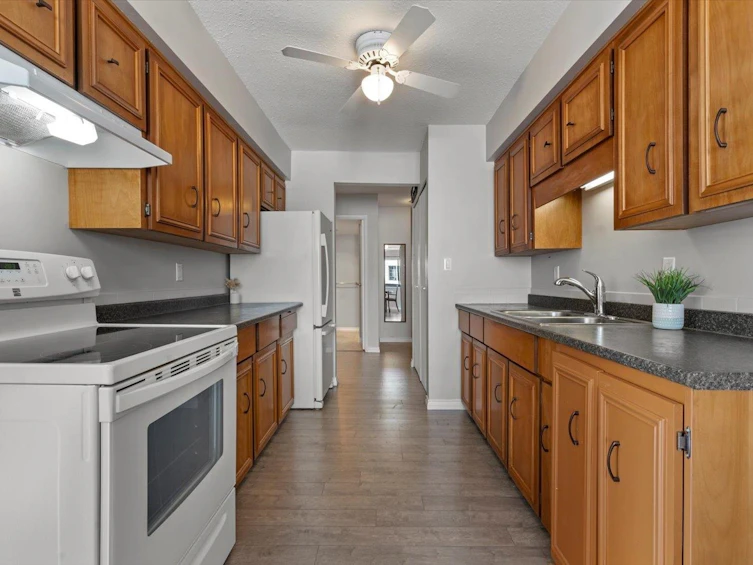 202-32055 Old Yale Road, Abbotsford, BC, V2T 2C8 - 2