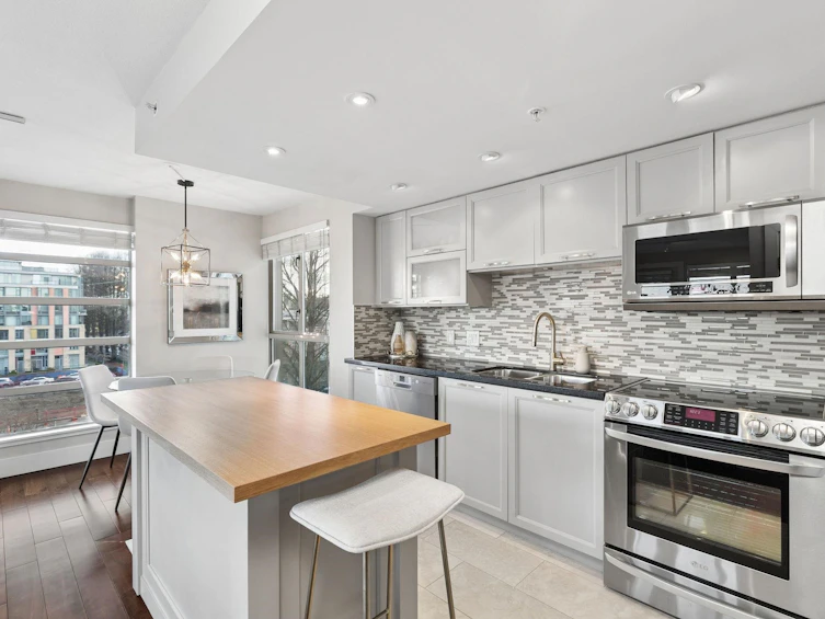 706-2137 W 10th Avenue, Vancouver, BC, V6K 4W4 - 3