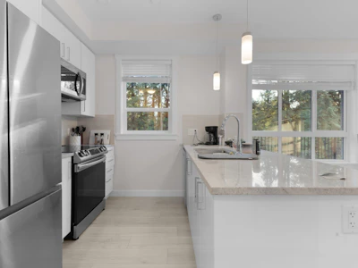 107-32690 14 Avenue - 3