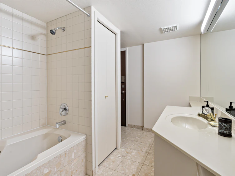 609-168 Chadwick Court, North Vancouver, BC, V7M 3L4 - 37
