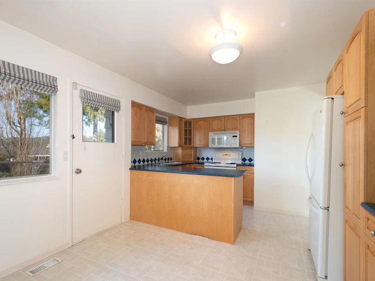 712 Macintosh Street, Coquitlam, BC, V3J 4Y7 - 9