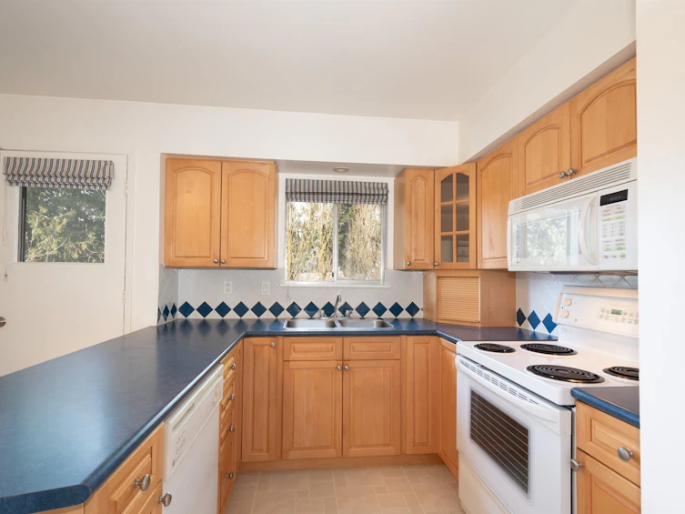 712 Macintosh Street, Coquitlam, BC, V3J 4Y7 - 13