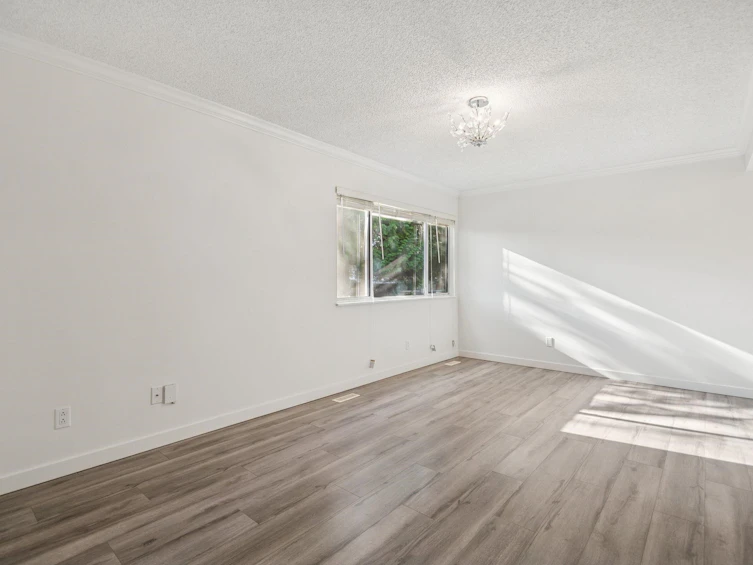 121-3461 E 49th Avenue, Vancouver, BC, V5S 1M3 - 3