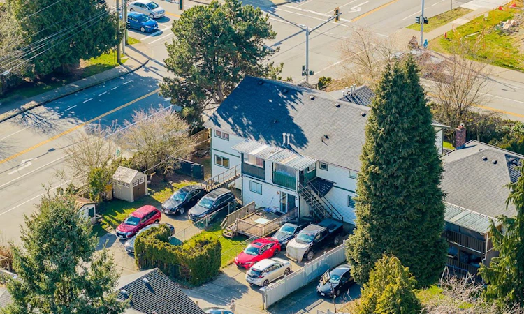 8412--8414 156 Street
