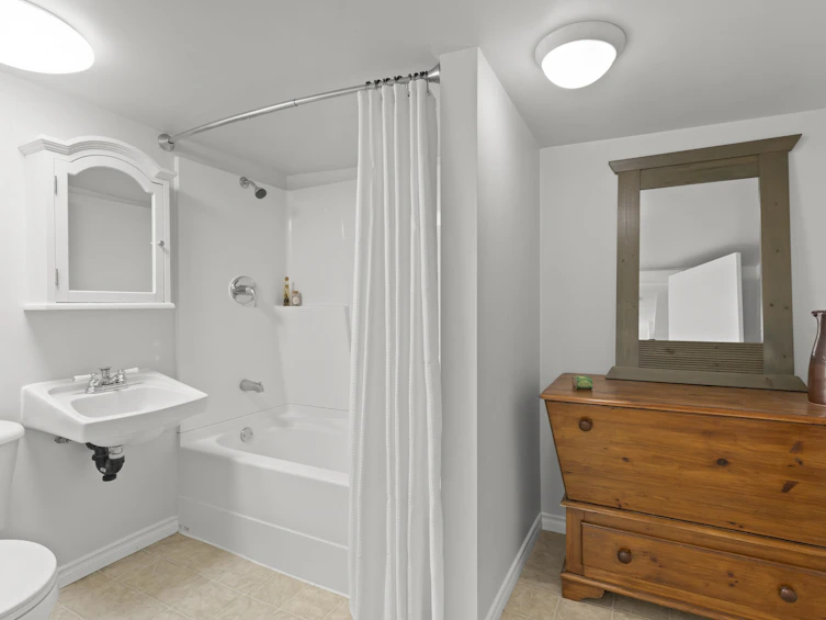 829 E 14th Avenue, Vancouver, BC, V5T 2N5 - 31