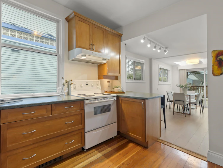 829 E 14th Avenue, Vancouver, BC, V5T 2N5 - 6