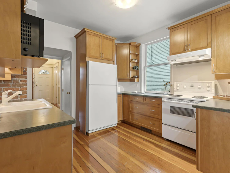 829 E 14th Avenue, Vancouver, BC, V5T 2N5 - 7