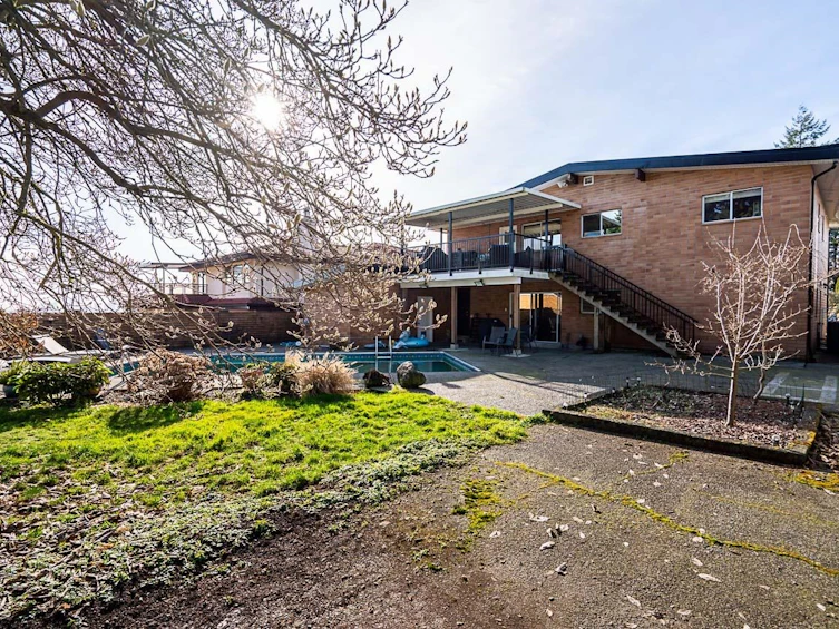 220 N Grosvenor Avenue, Burnaby, BC, V5B 1J4 - 36