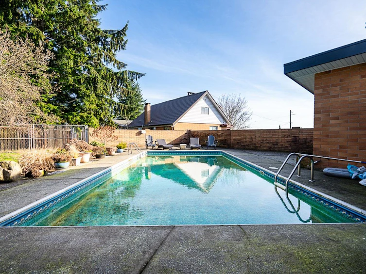 220 N Grosvenor Avenue, Burnaby, BC, V5B 1J4 - 33