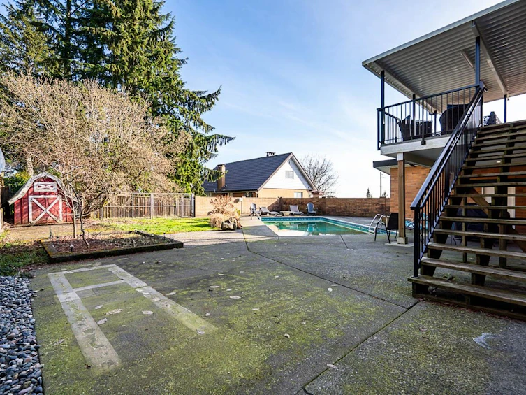 220 N Grosvenor Avenue, Burnaby, BC, V5B 1J4 - 32