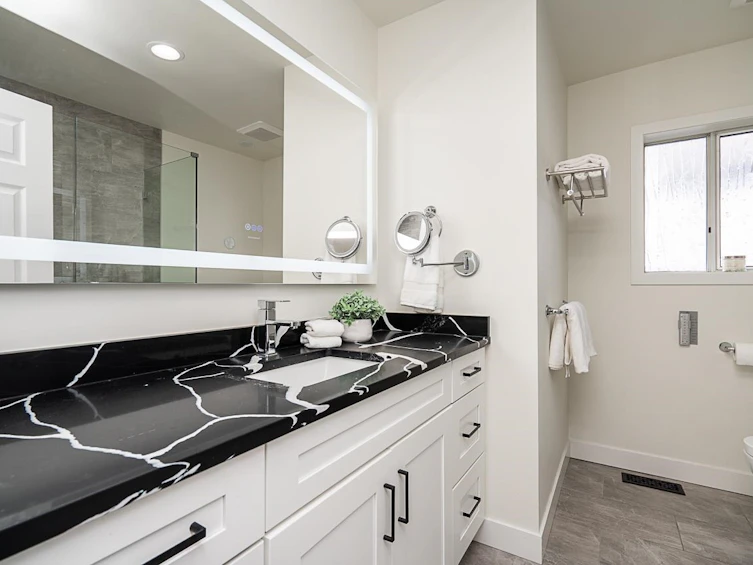 220 N Grosvenor Avenue, Burnaby, BC, V5B 1J4 - 24