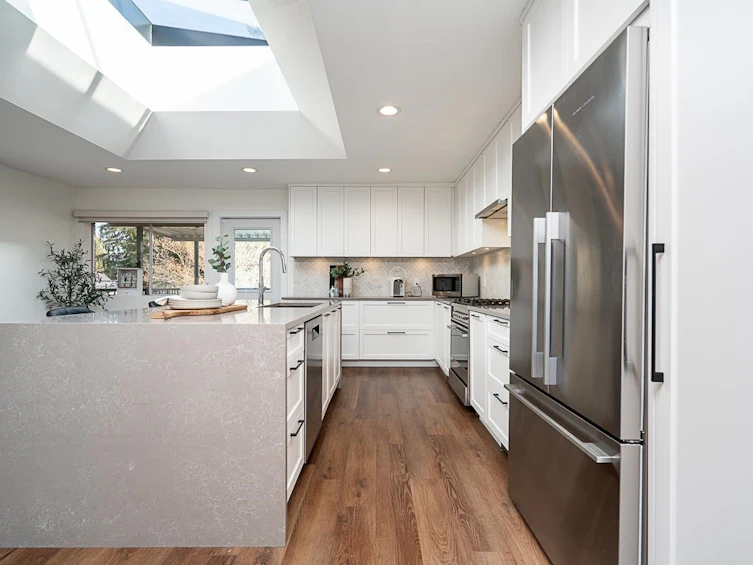 220 N Grosvenor Avenue, Burnaby, BC, V5B 1J4 - 10