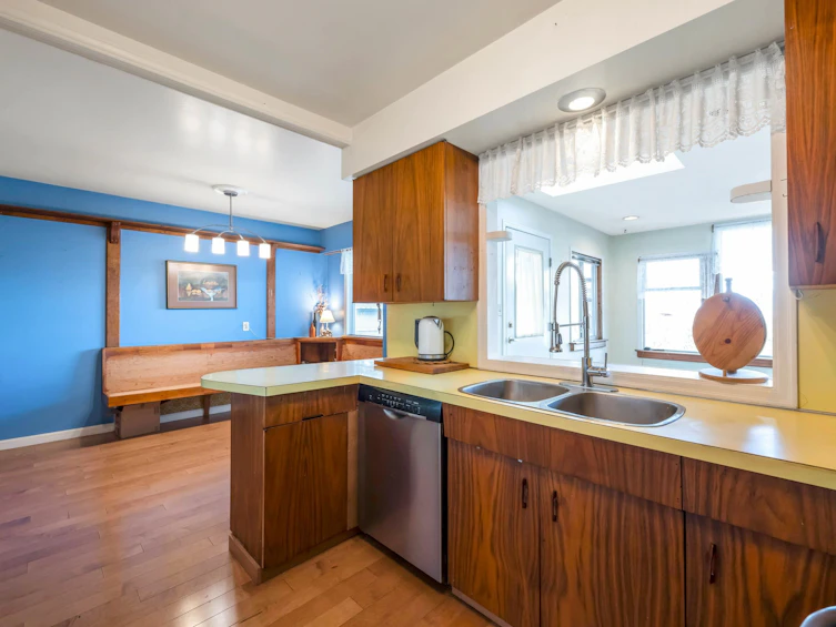 5855 Crescent Drive, Delta, BC, V4K 2E7 - 7